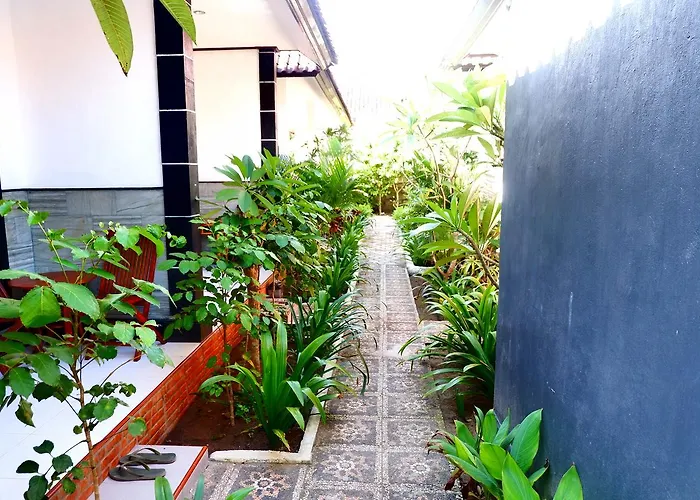 Rajuna Homestay Bed & Breakfast
