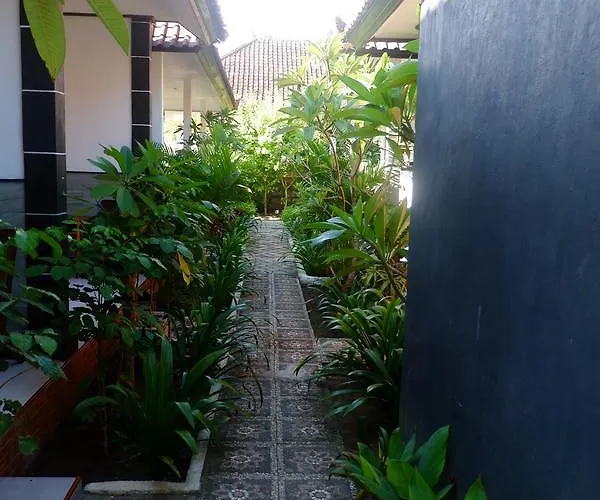 Rajuna Homestay *